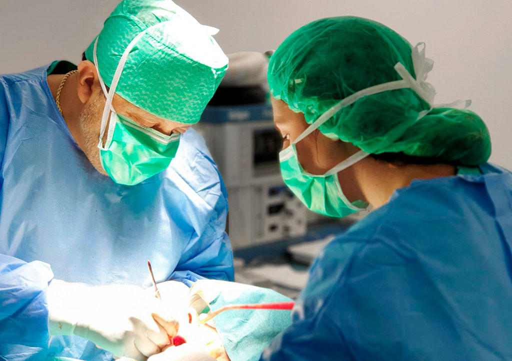 Dr. Correa: Implantólogo en Valencia